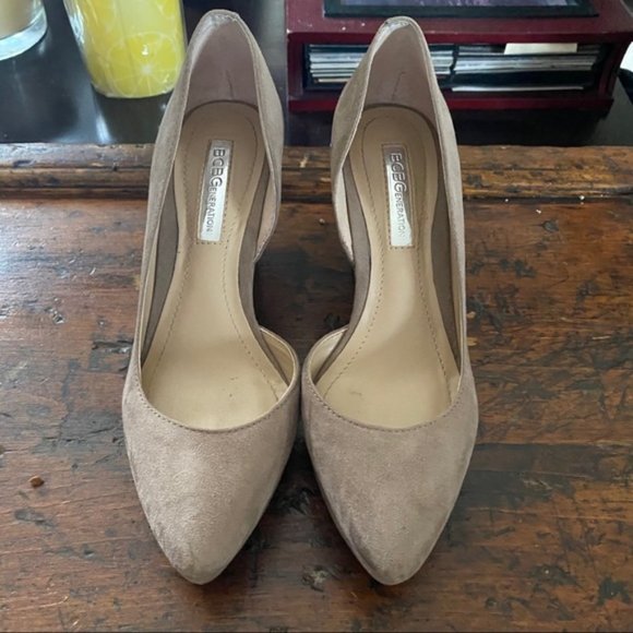 BCBG Pointed toe pump wedge suede heel size 4 - Picture 3 of 9